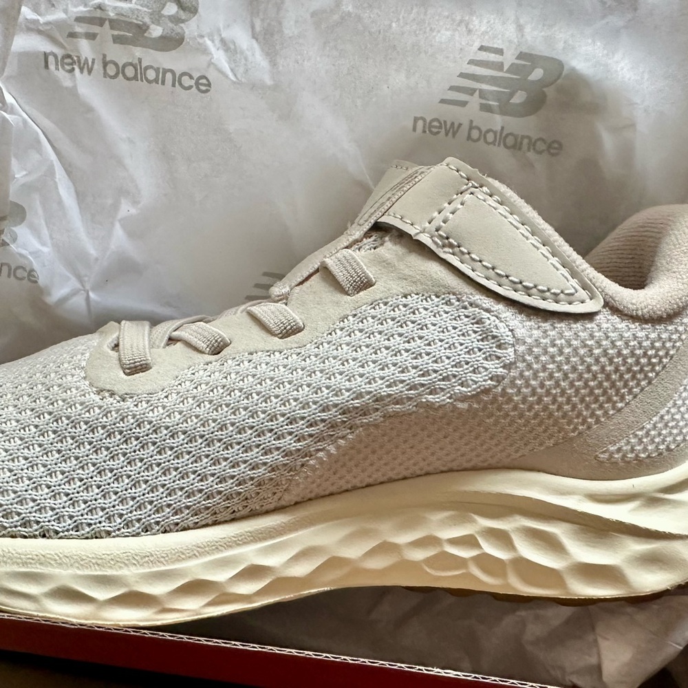 New Balance Fresh Foam Arishi v4 Little Kid 12M Lace Top Strap Sneaker Beige NWT - Picture 3 of 4